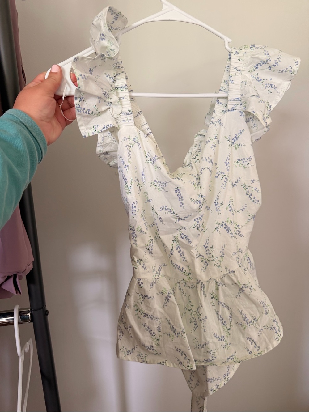 Francesca's Collections White Floral Ruffle V-Neck Camisole